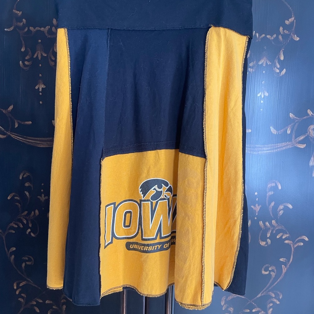 Unbranded Iowa Hawkeye T-shirt skirt. NWOT